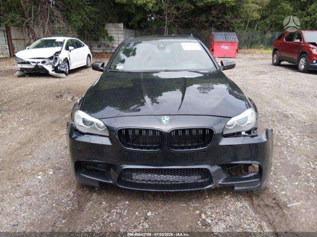 BMW M5, Седан