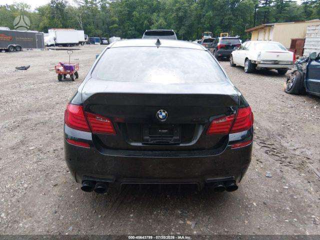 BMW M5, Седан