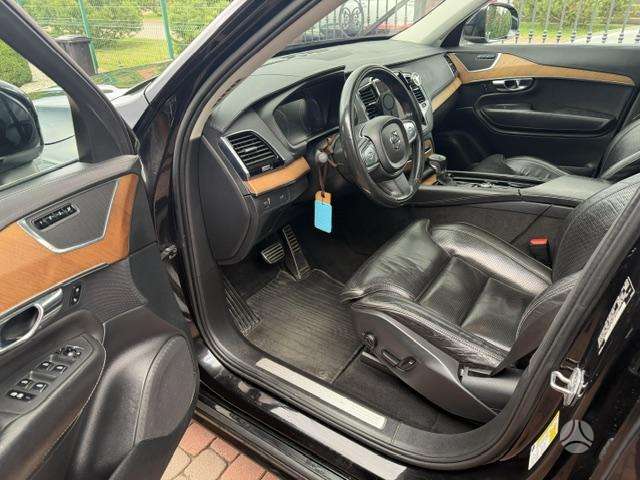 Volvo XC90, 2.0 l., off-road / crossover