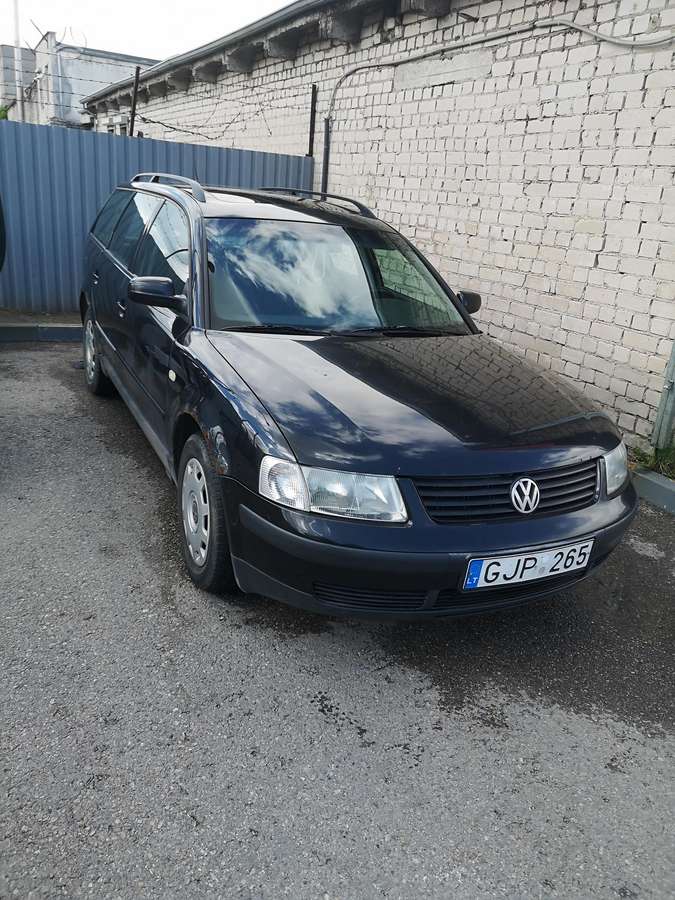 Volkswagen Passat - 1