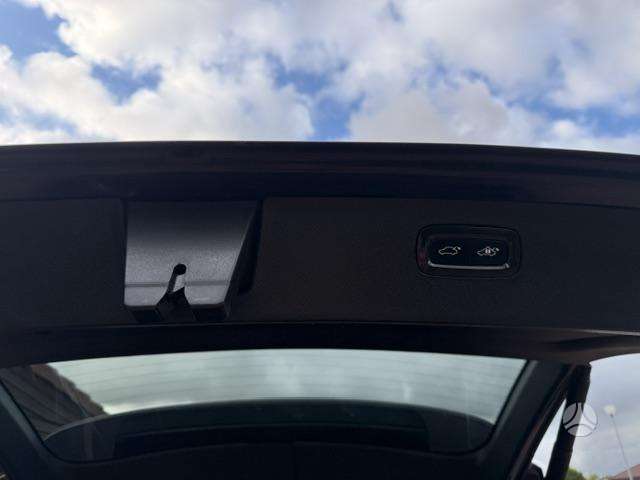 Volvo XC90, 2.0 l., off-road / crossover