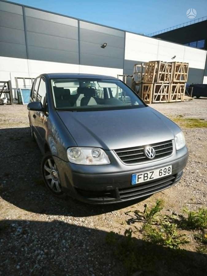 Volkswagen Touran - 1