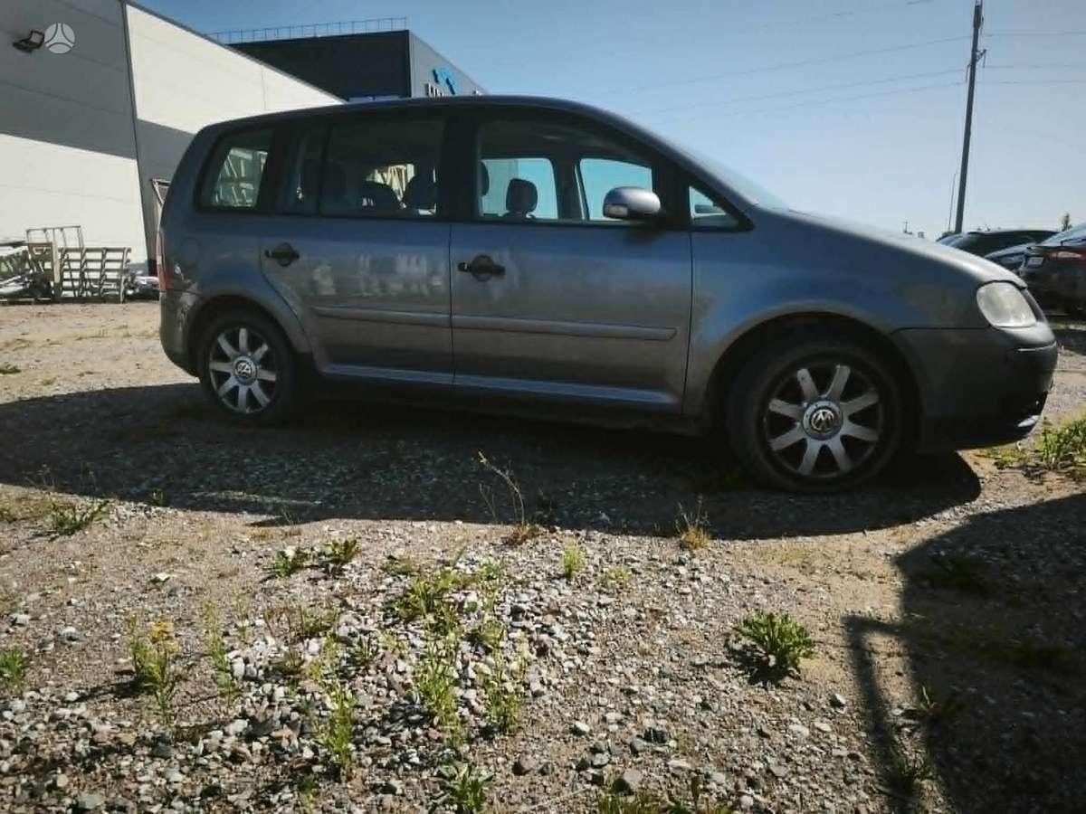 Volkswagen Touran - 3