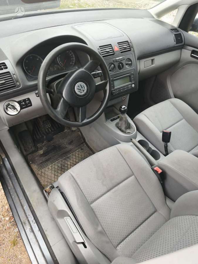 Volkswagen Touran - 8