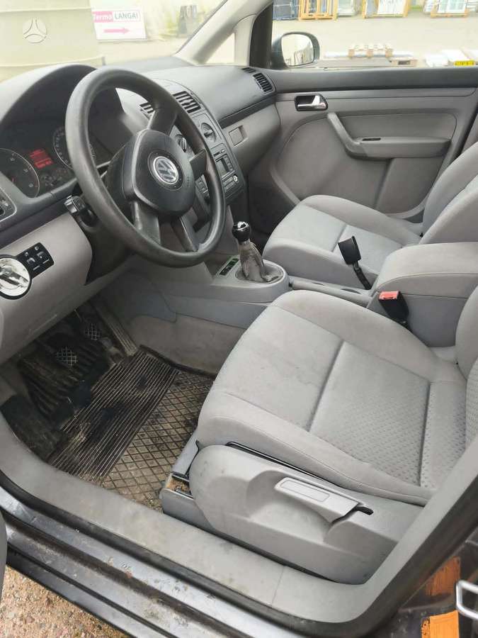 Volkswagen Touran - 9