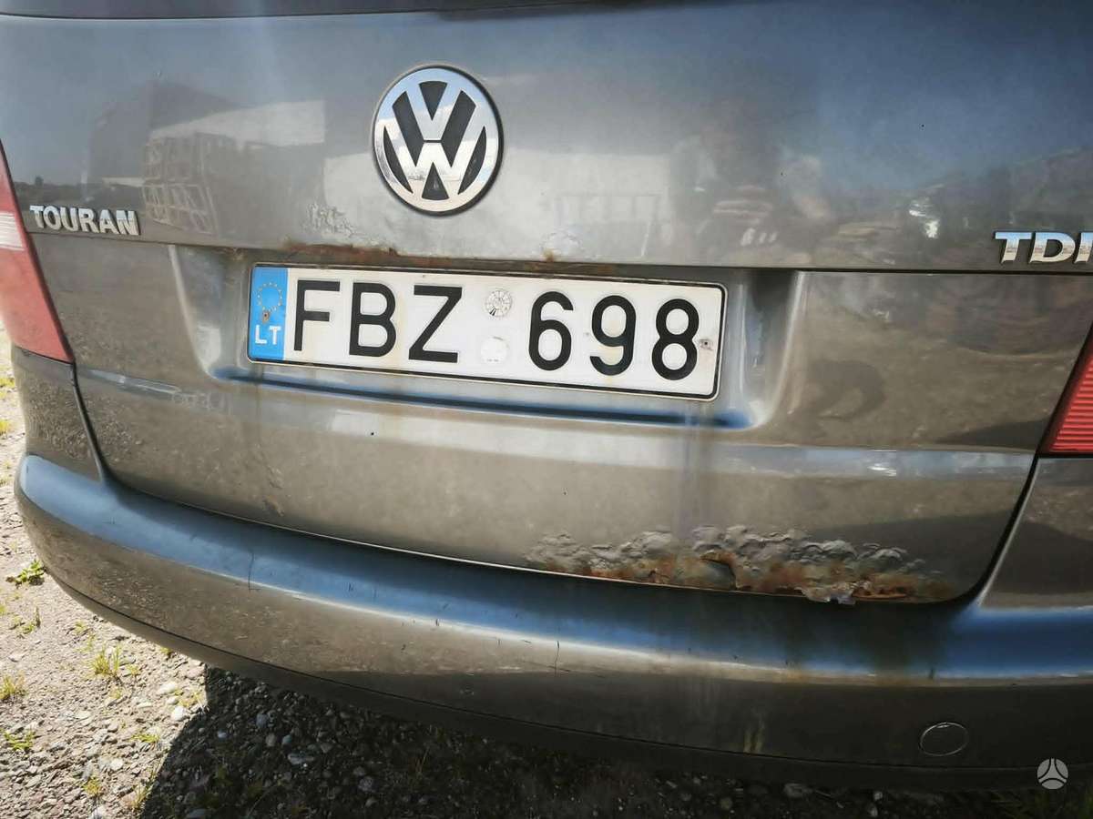Volkswagen Touran - 12