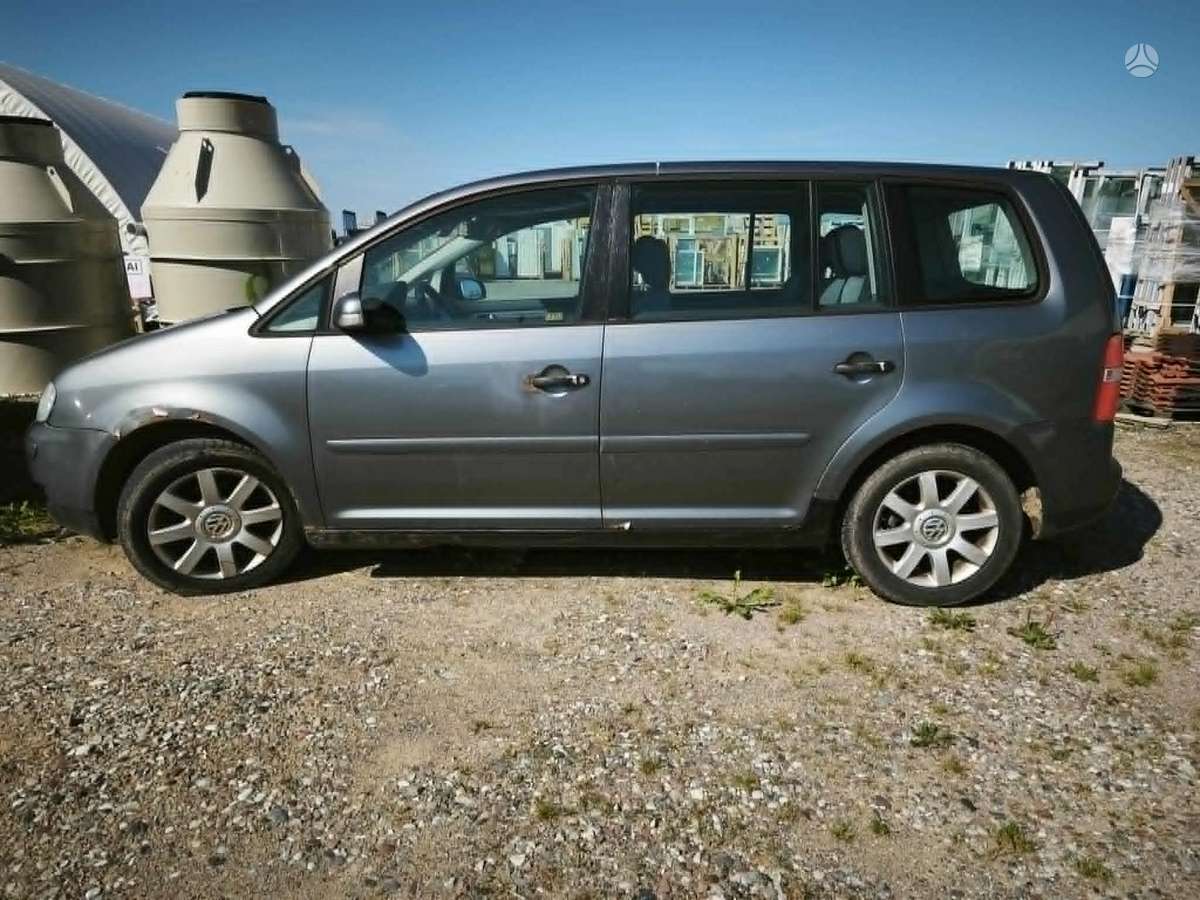 Volkswagen Touran - 4