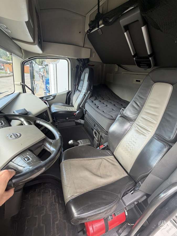 Volvo FH420, isothermal trucks
