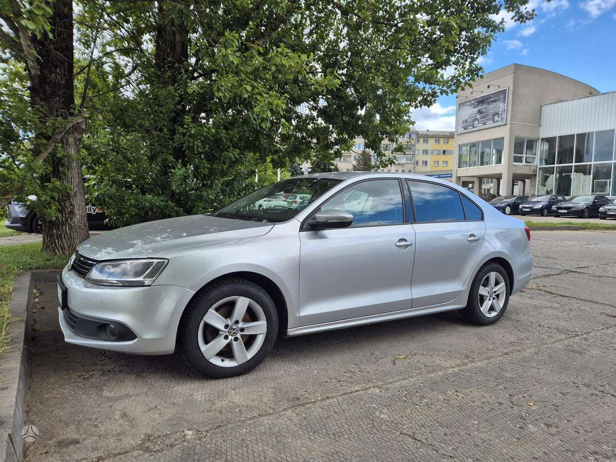 Volkswagen Jetta - 3
