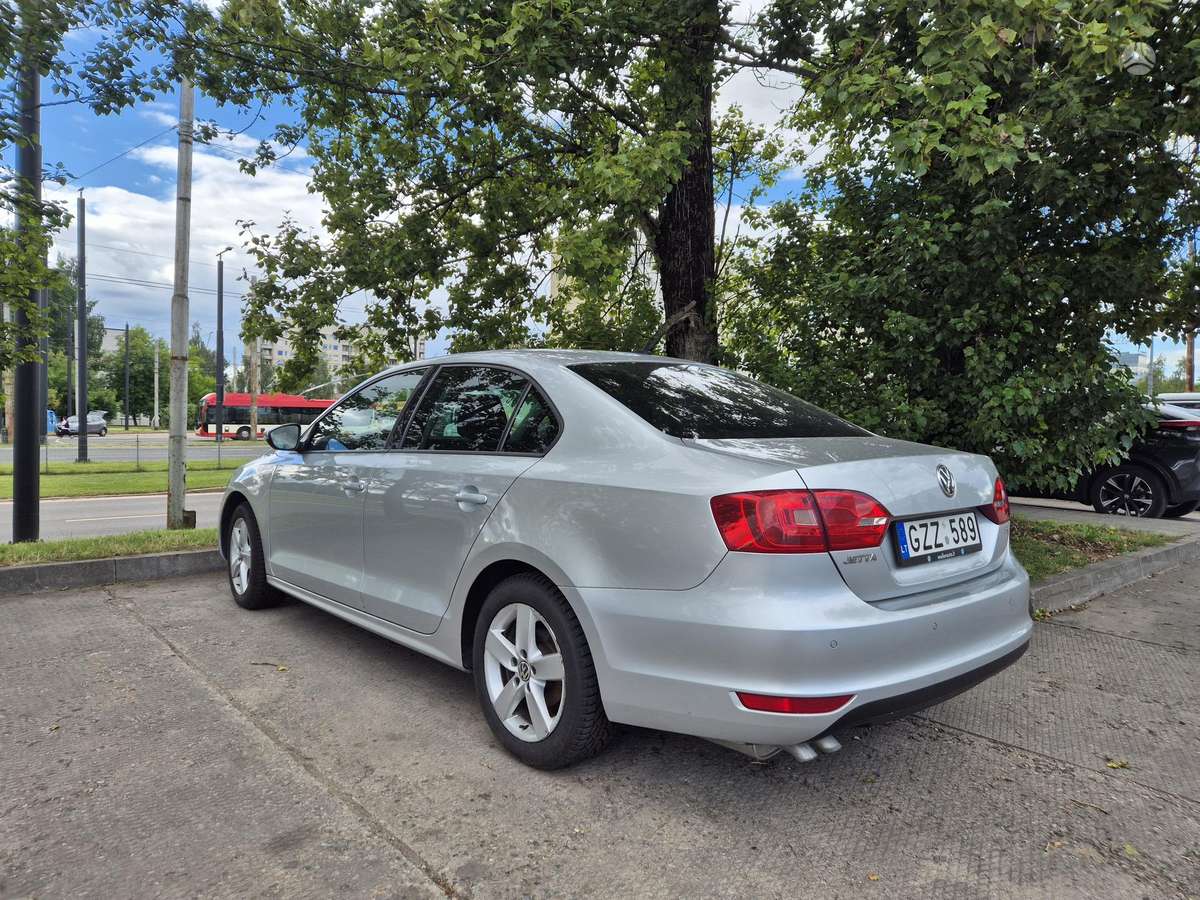 Volkswagen Jetta - 4