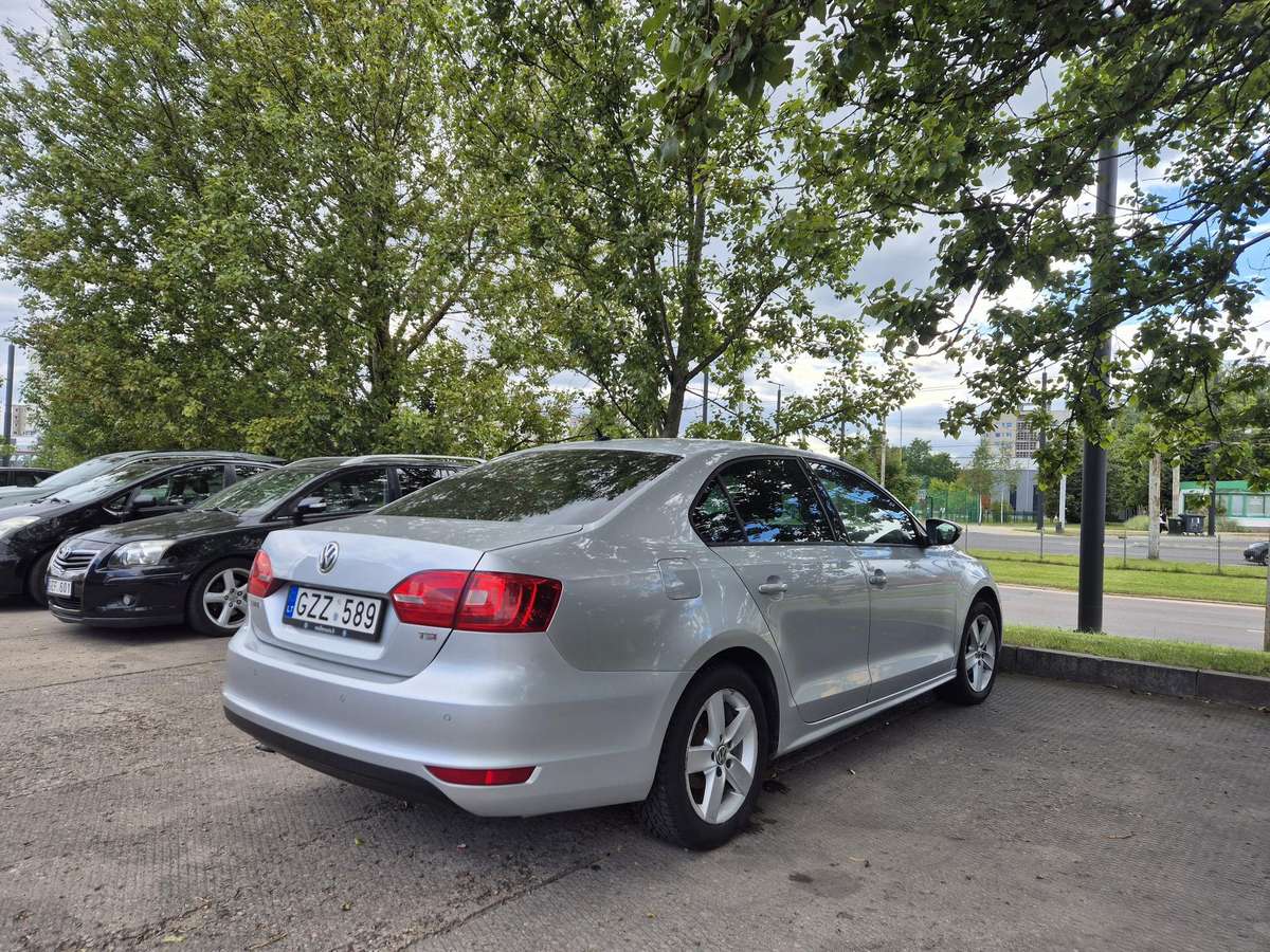 Volkswagen Jetta - 5