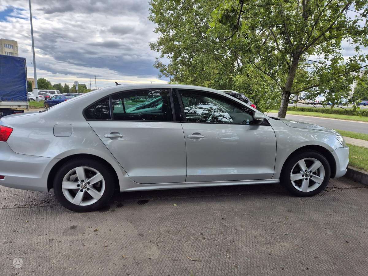Volkswagen Jetta - 6