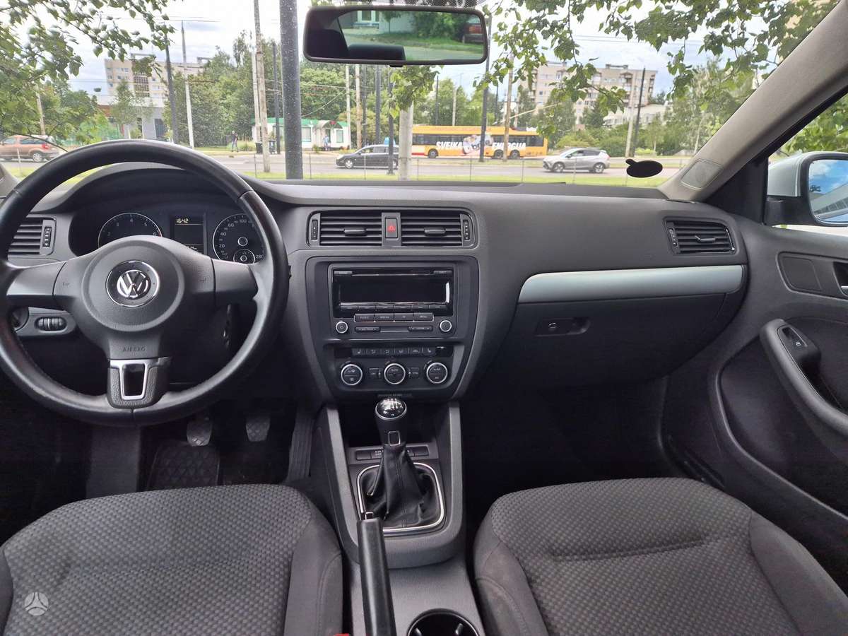 Volkswagen Jetta - 7