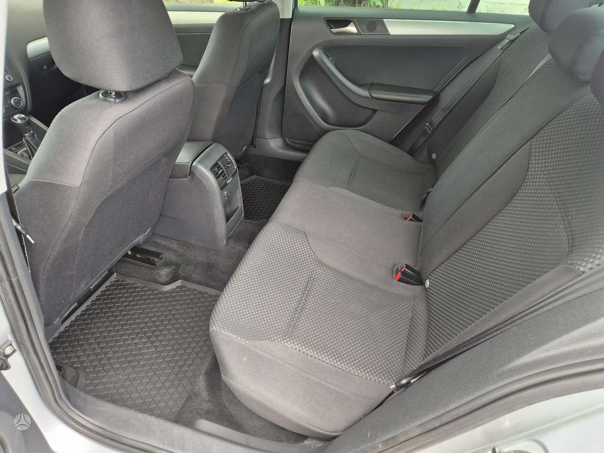 Volkswagen Jetta - 9