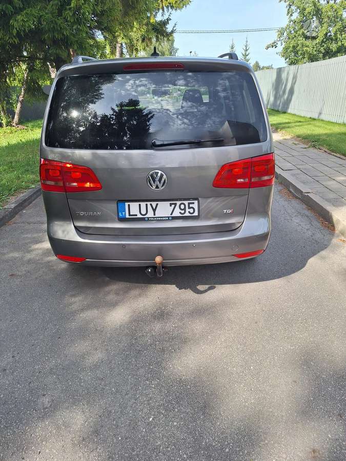 Volkswagen Touran - 4