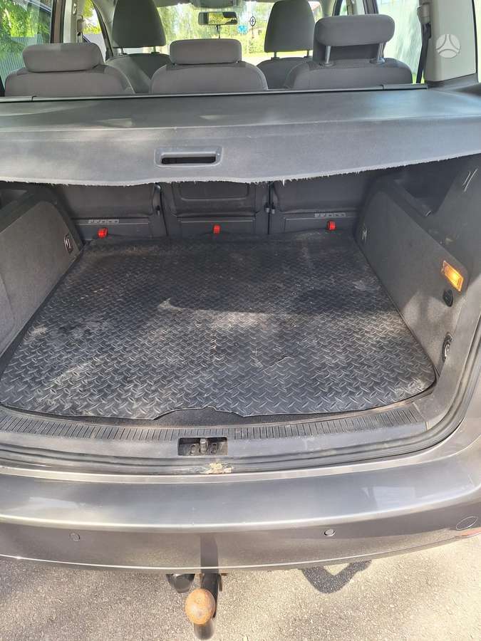 Volkswagen Touran - 10