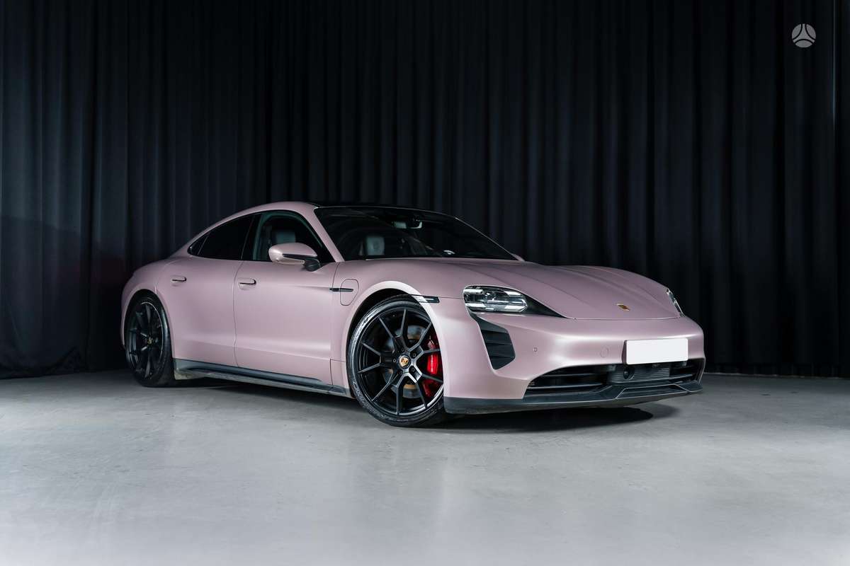Porsche Taycan, Седан