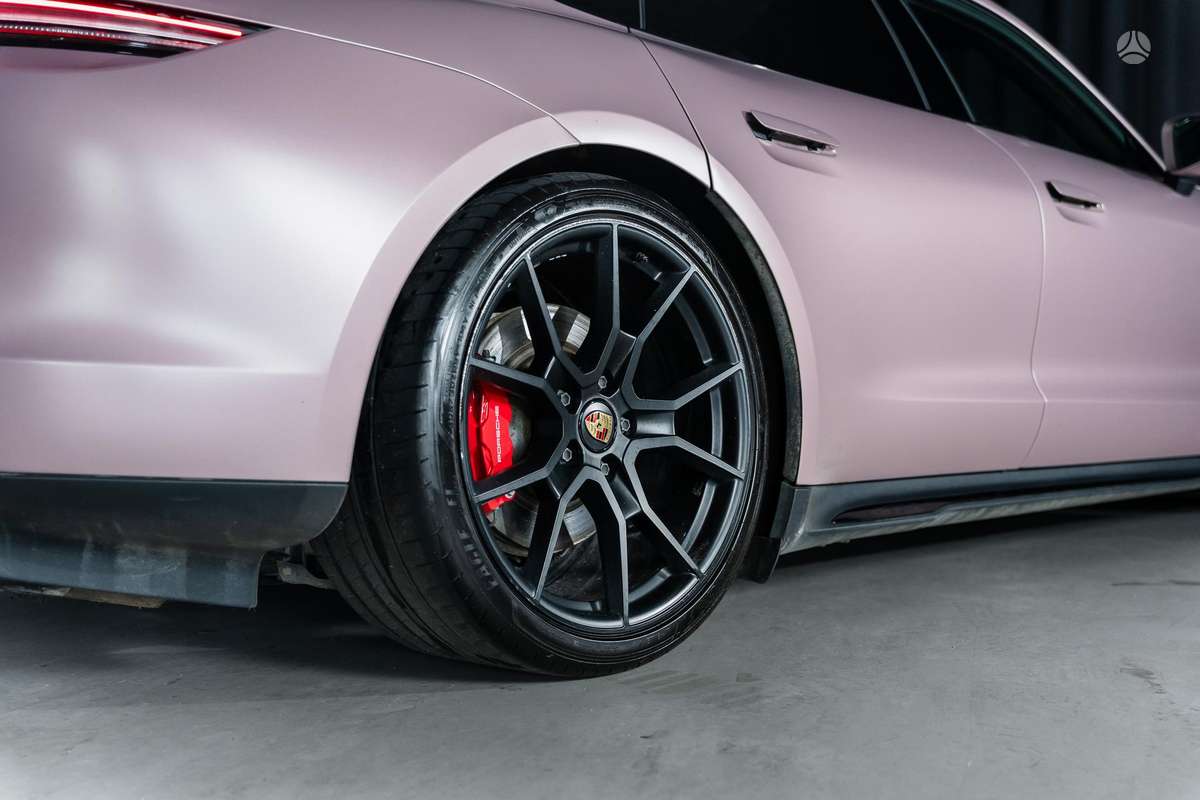 Porsche Taycan, sedanas