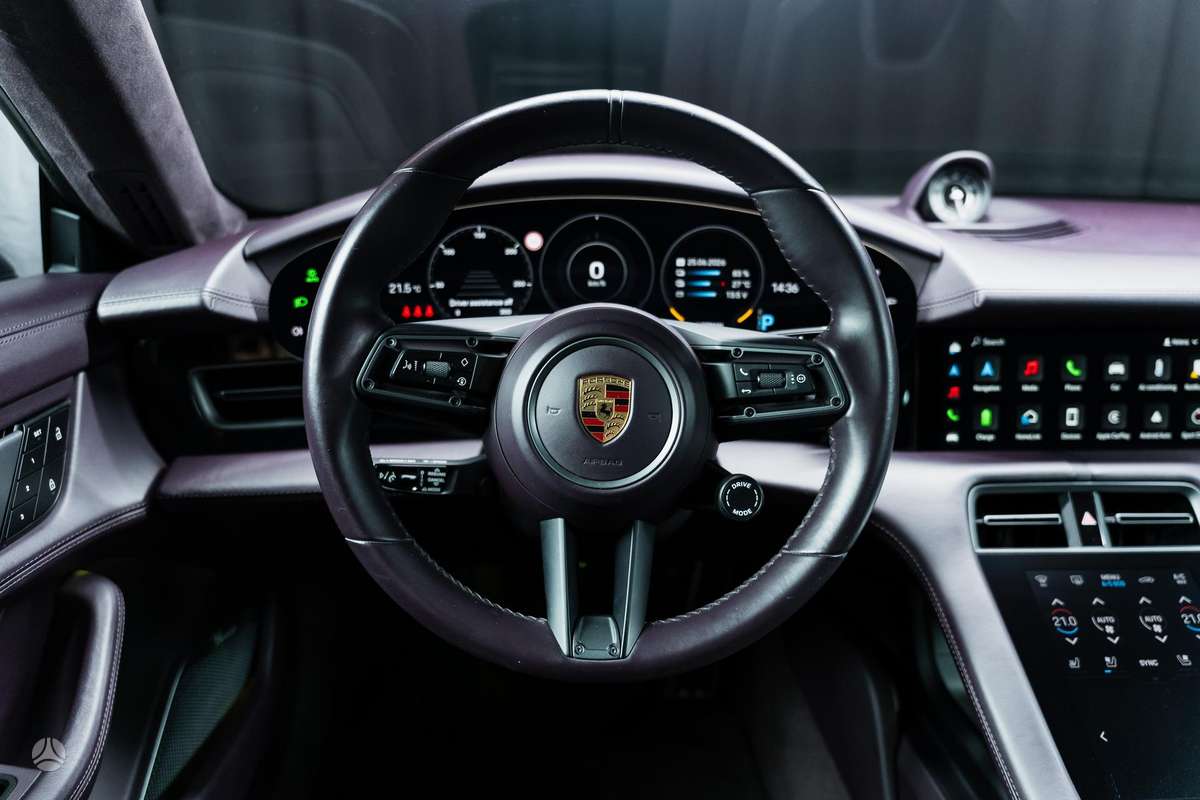 Porsche Taycan, sedanas