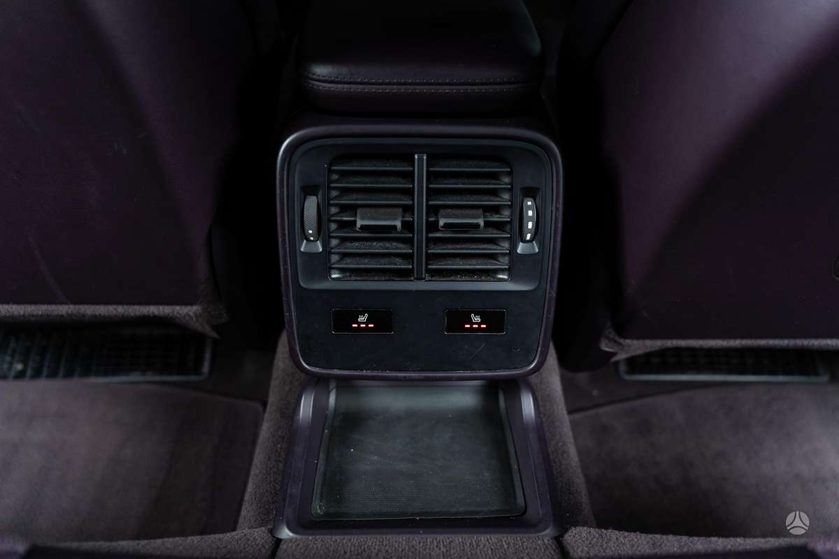 Porsche Taycan, sedanas