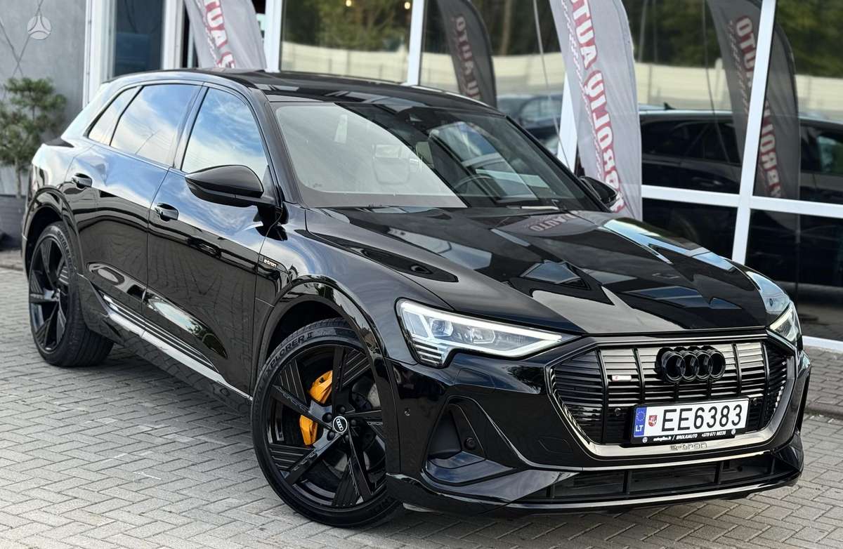 Audi e-tron, 71 kWh, off-road / crossover