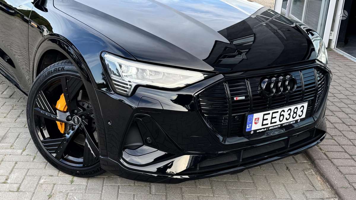 Audi e-tron, 71 kWh, off-road / crossover