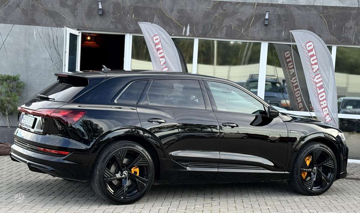 Audi e-tron, 71 kWh, off-road / crossover