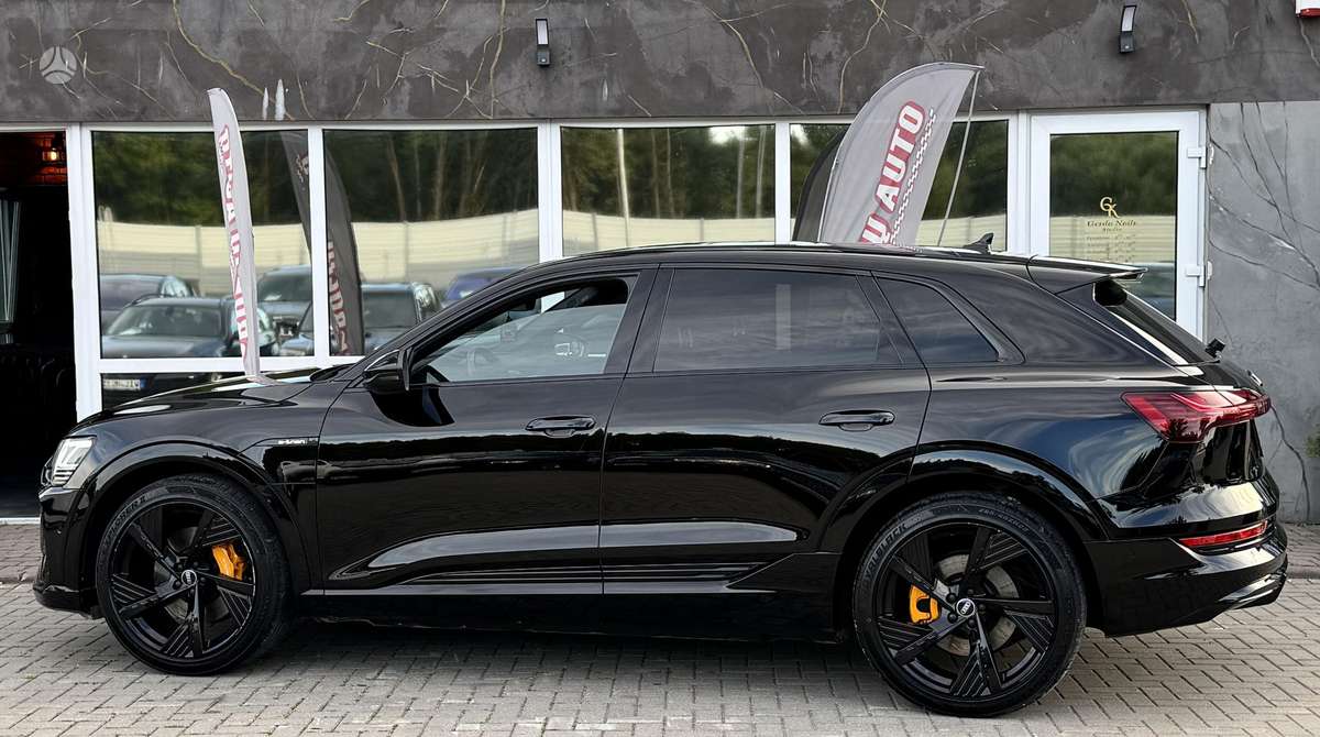 Audi e-tron, 71 kWh, off-road / crossover