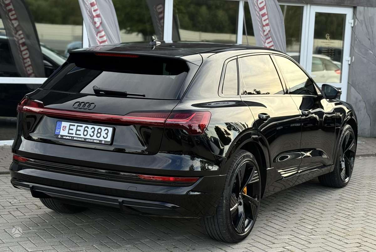 Audi e-tron, 71 kWh, off-road / crossover