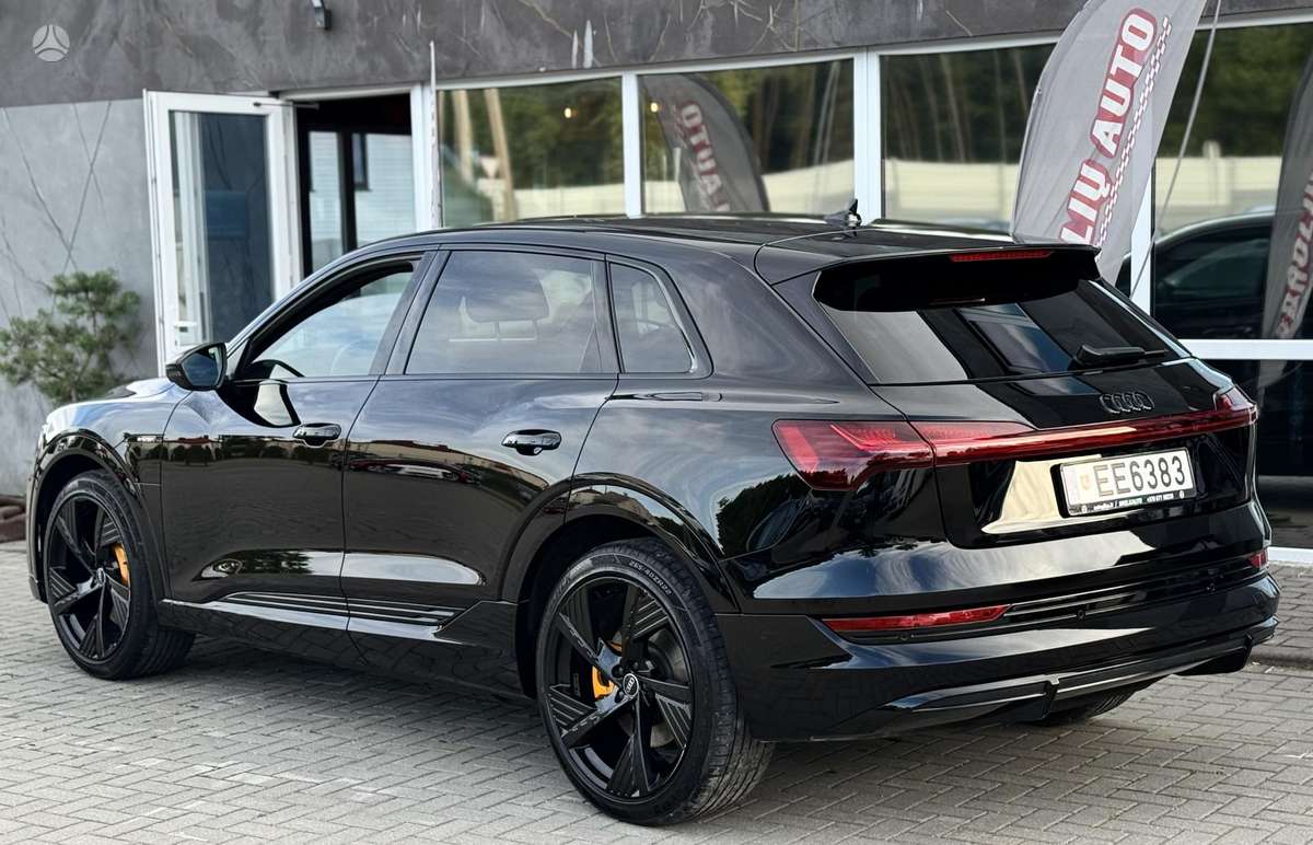 Audi e-tron, 71 kWh, off-road / crossover