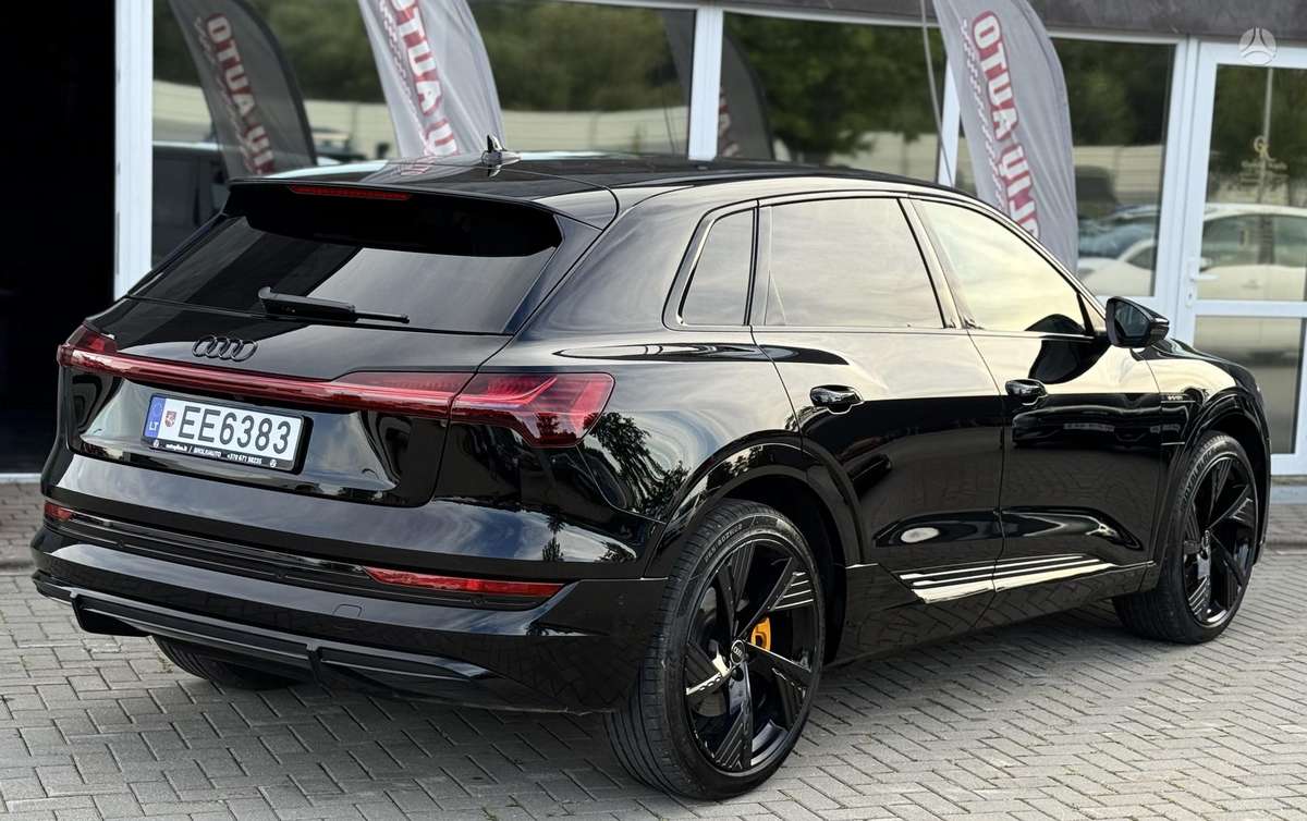 Audi e-tron, 71 kWh, off-road / crossover