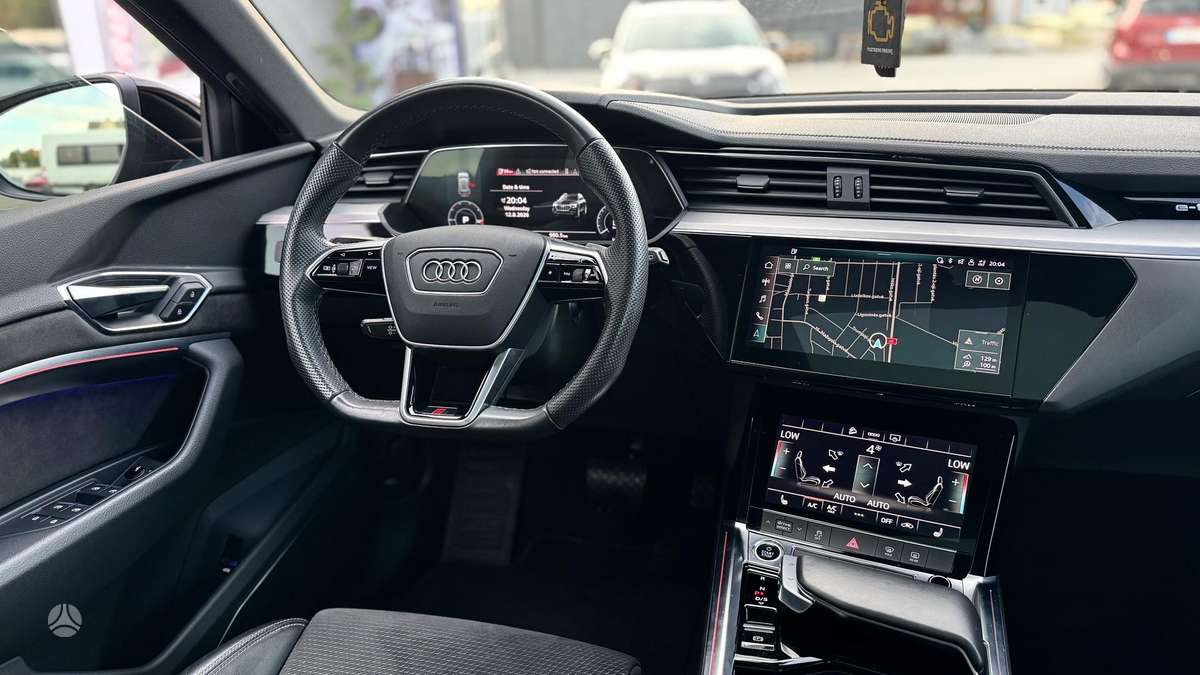 Audi e-tron, 71 kWh, off-road / crossover