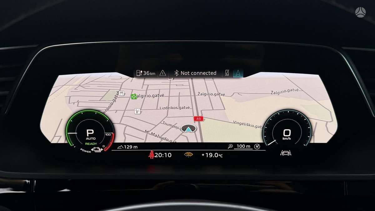 Audi e-tron, 71 kWh, off-road / crossover