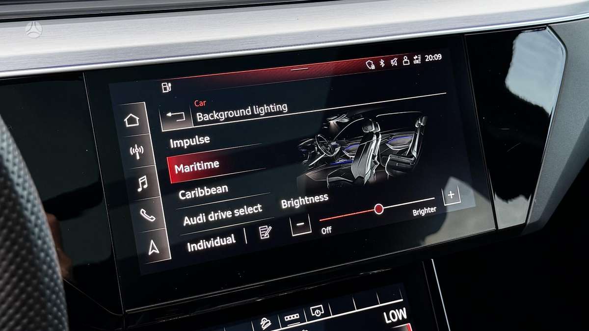 Audi e-tron, 71 kWh, off-road / crossover