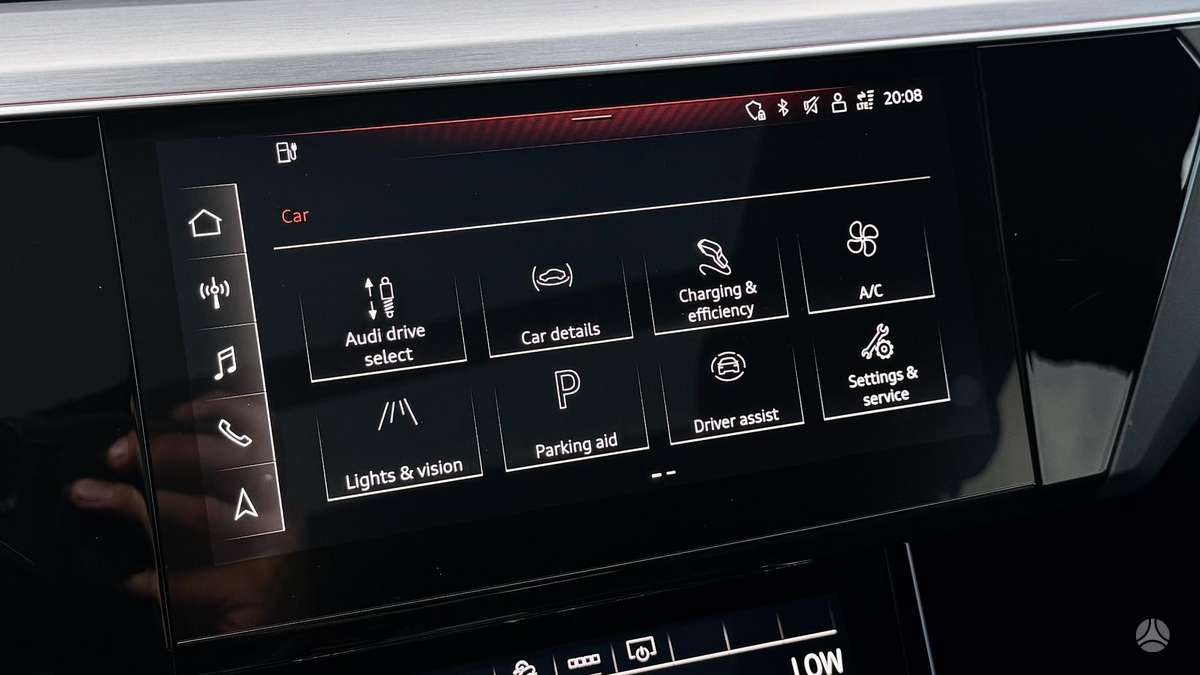 Audi e-tron, 71 kWh, off-road / crossover