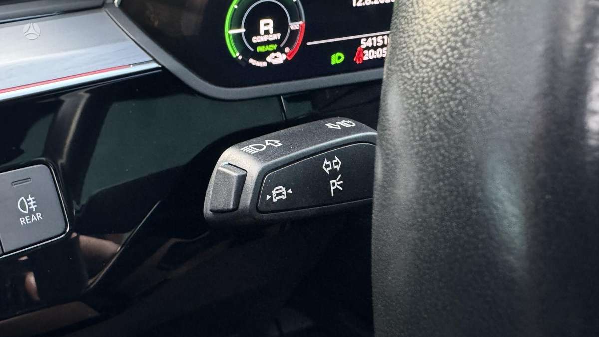 Audi e-tron, 71 kWh, off-road / crossover