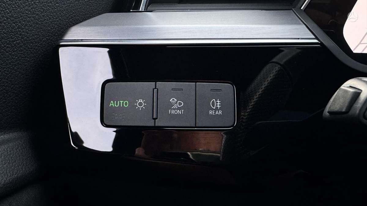 Audi e-tron, 71 kWh, off-road / crossover
