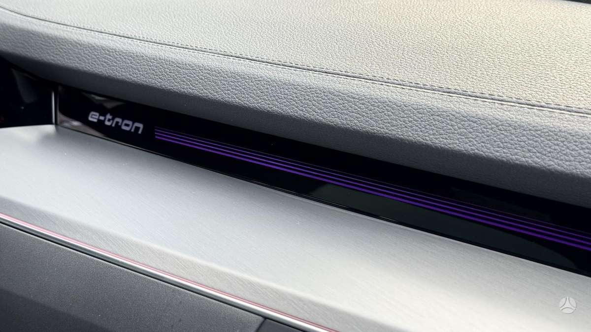Audi e-tron, 71 kWh, off-road / crossover