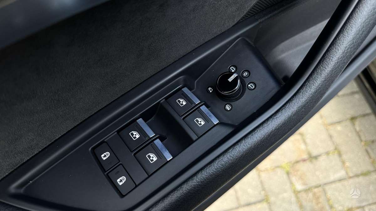 Audi e-tron, 71 kWh, off-road / crossover