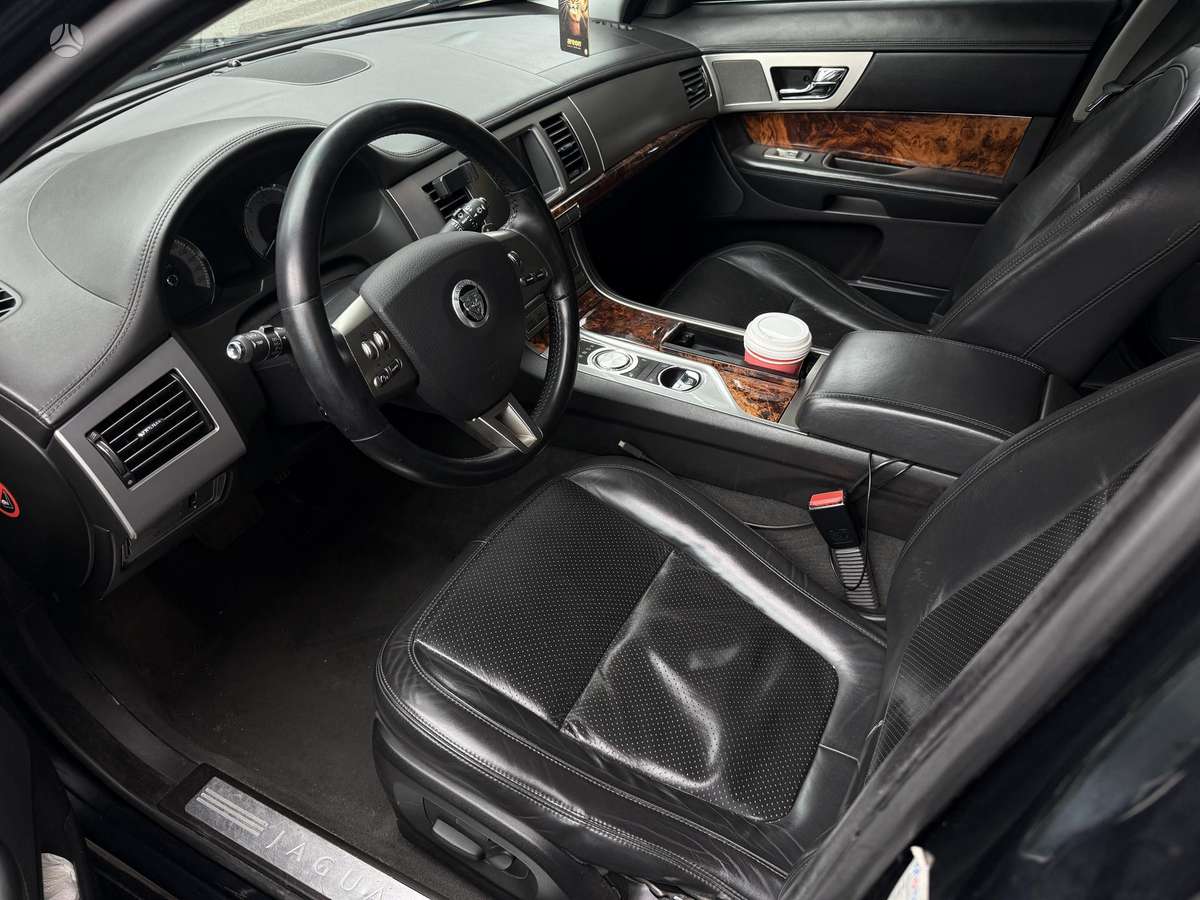 Jaguar XF, 3.0 l., Седан