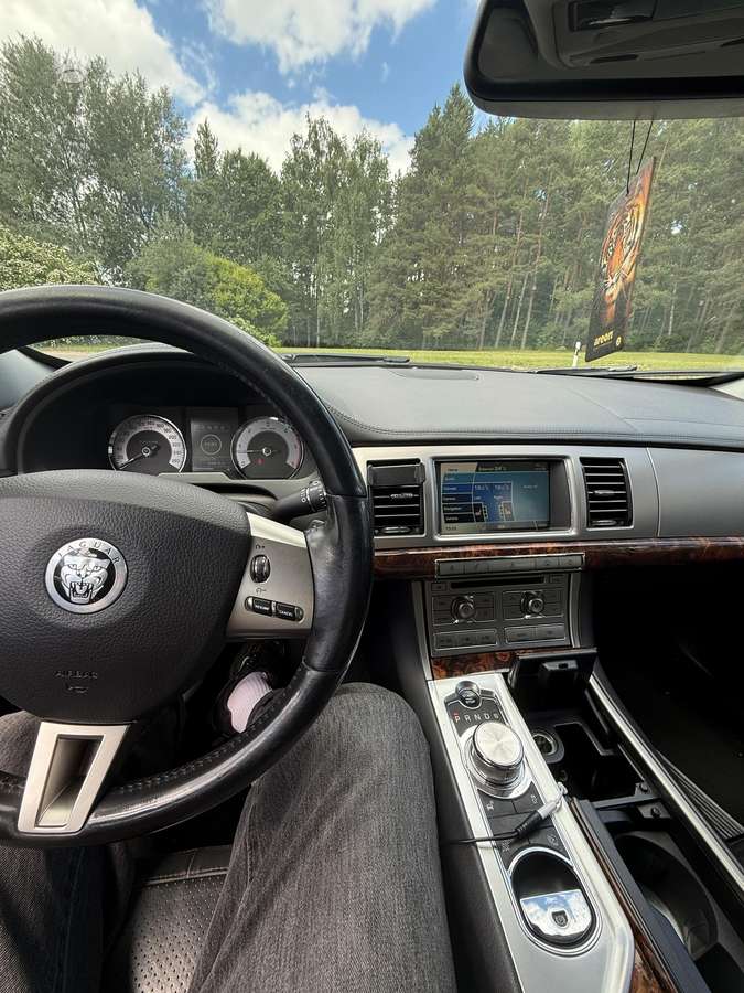 Jaguar XF, 3.0 l., Седан
