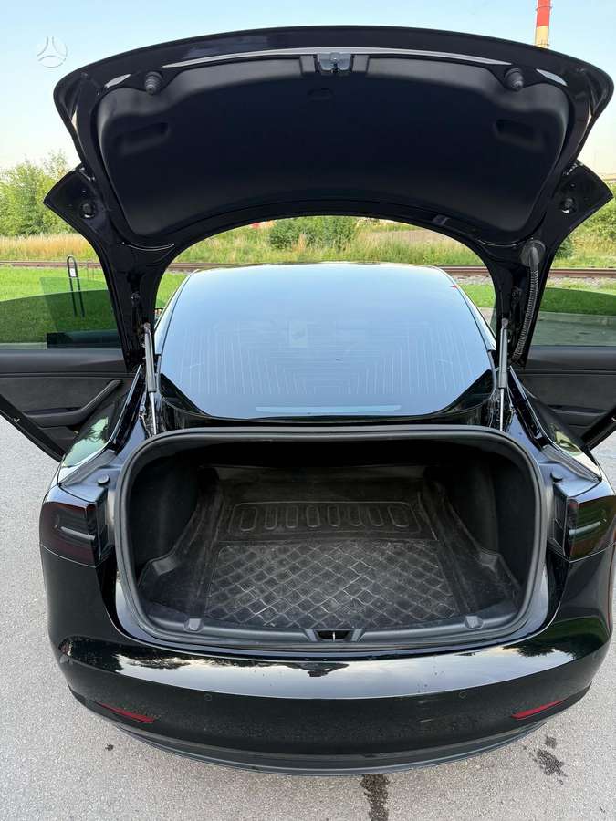 Tesla Model 3, 81 kWh, hatchback