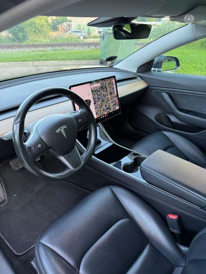 Tesla Model 3, 81 kWh, hatchback