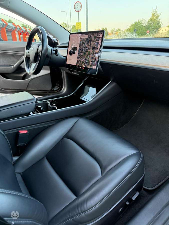 Tesla Model 3, 81 kWh, hatchback