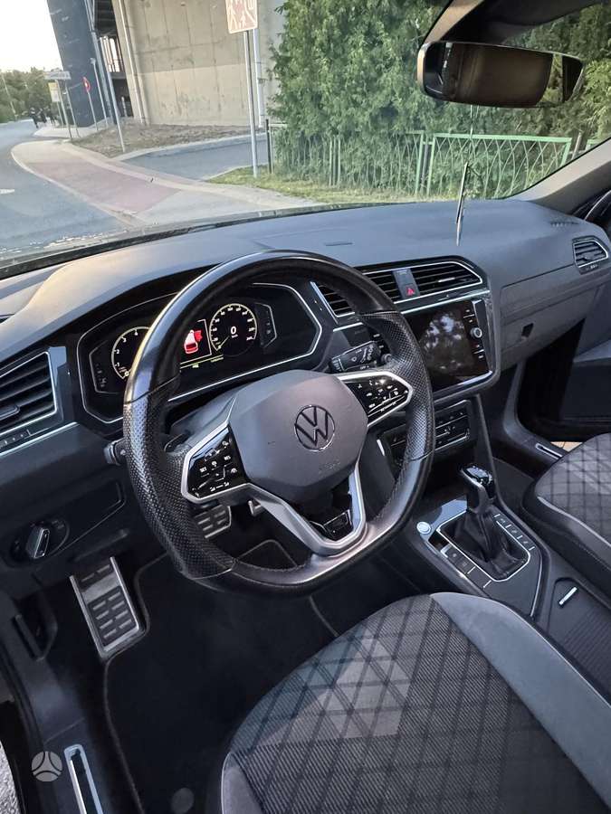 Volkswagen Tiguan - 10