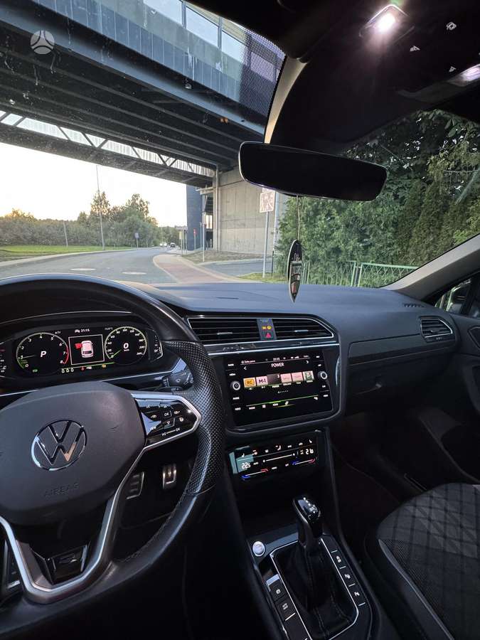 Volkswagen Tiguan - 11
