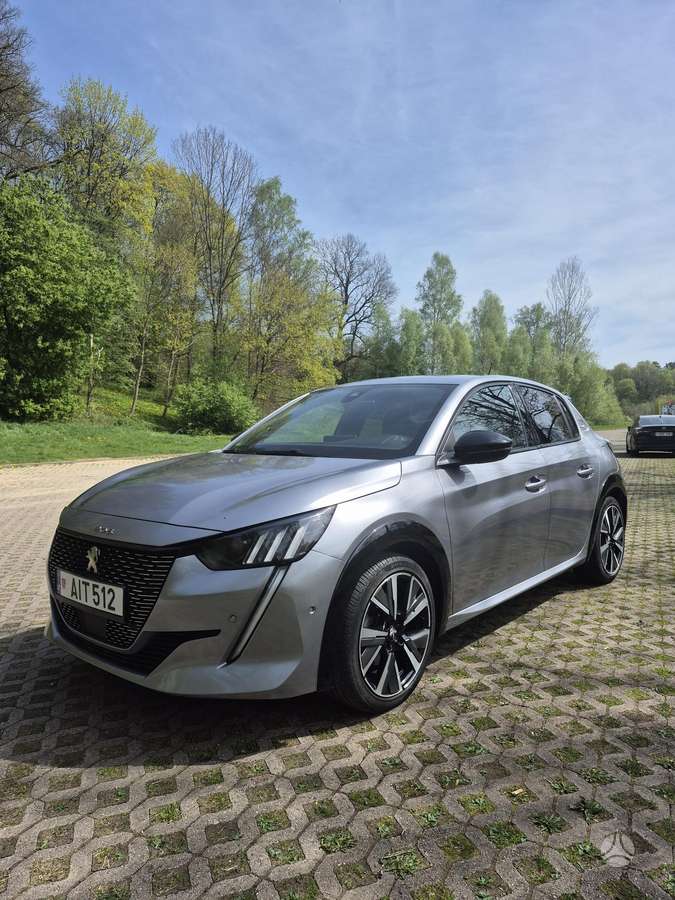 Peugeot 208 - 1
