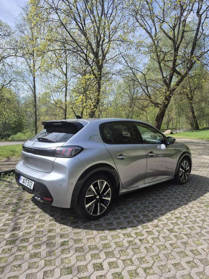 Peugeot 208 - 4