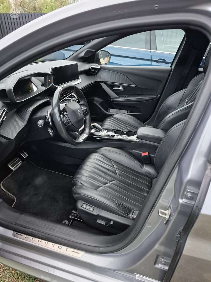 Peugeot 208 - 10