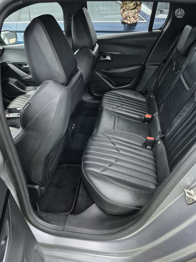 Peugeot 208 - 11